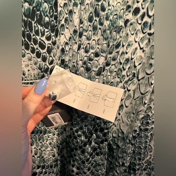 Worthington Blouse Large Blue Snake Print - Picture 4 of 5